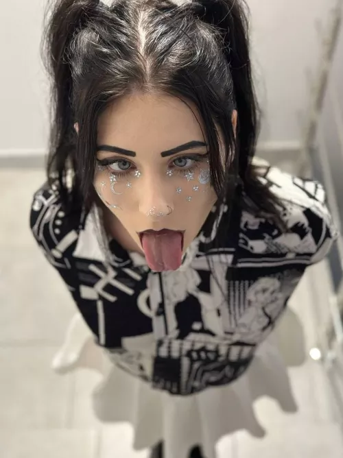 Coat my face with your cum 😋