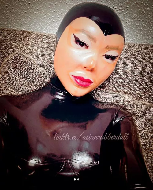Cozy in latex 🥰