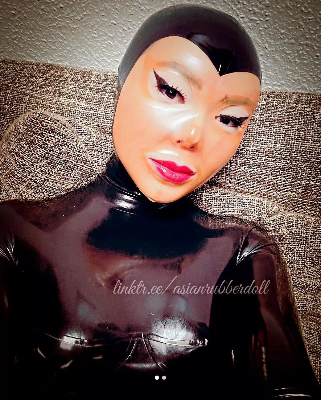 Cozy in latex 🥰