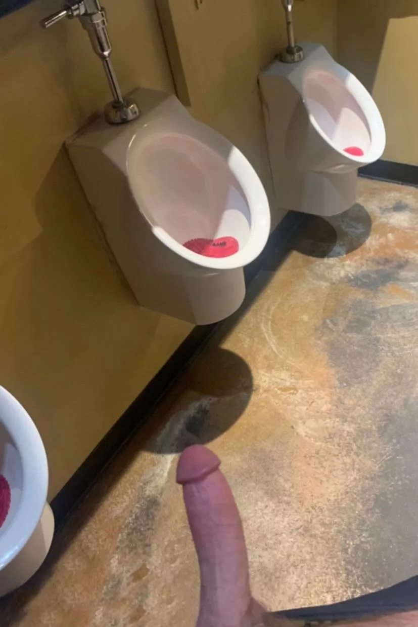 Divider-less Urinals for the WIN!