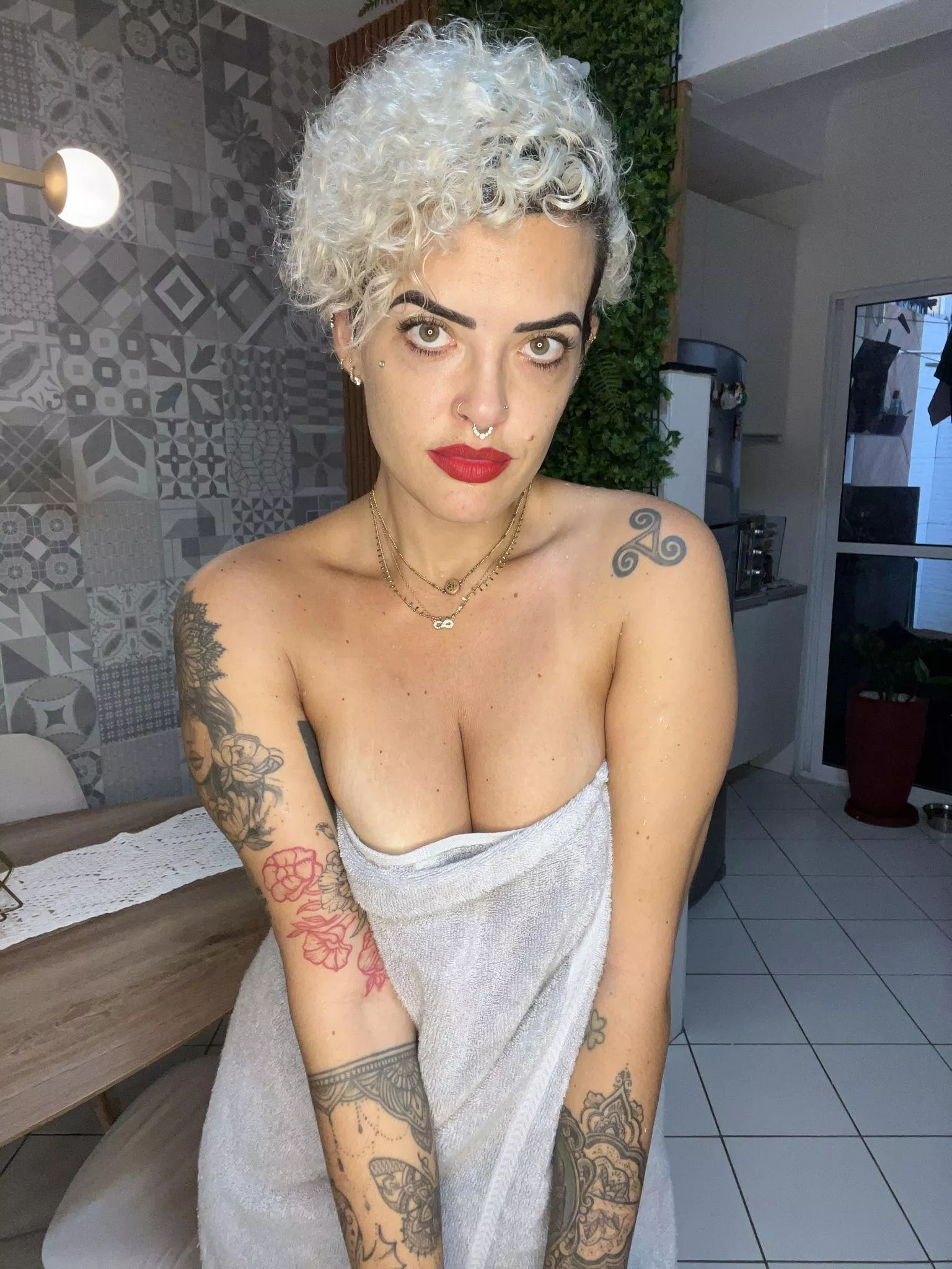 Do you like my red lipstick?