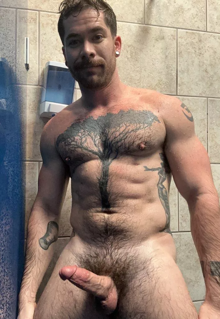 Gym shower boner 😈