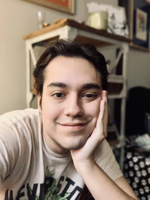 hello! been letting my hair grow