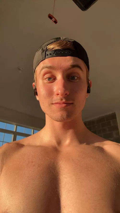 Hey😜 I'm 19 yo, 5