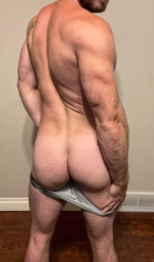 How does my (39) dad bum look like?
