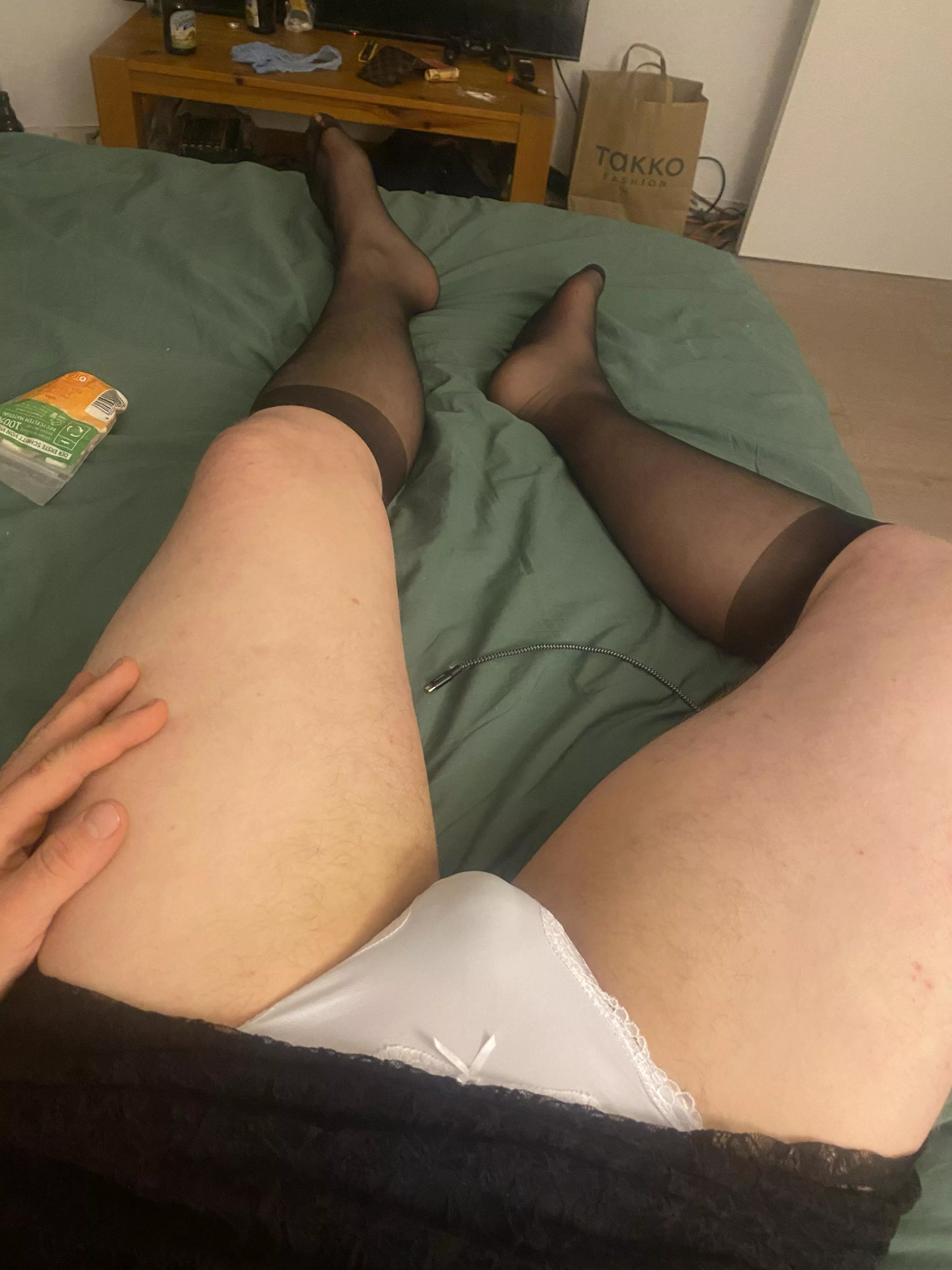 I didn’t go pee for the last 4 hours what do you think how long can I hold before I lost the first drop in my pants ?