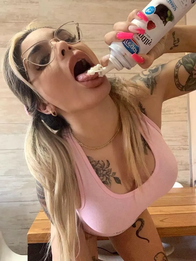 I 'm a little hungry , feed me ?