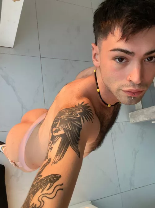 I only date men who eat asses.