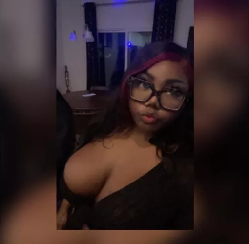 Idk what’s my favorite part of this selfie?