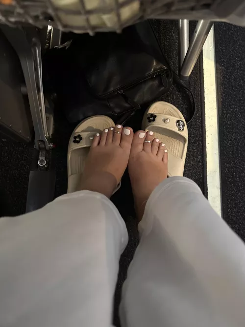 If you sat next to me on the flight, would I be able to guess that you have a foot fetish? 🤔