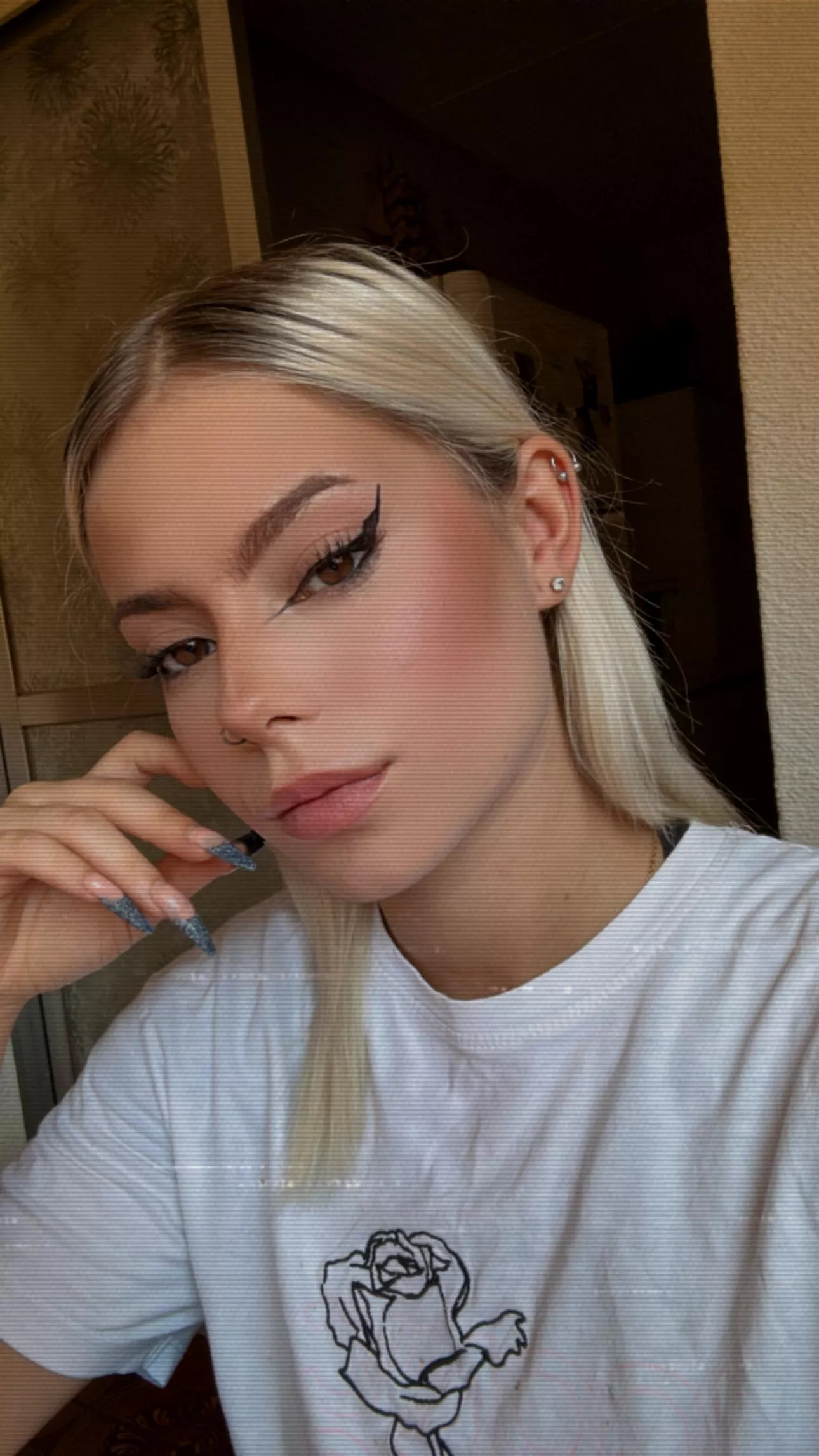 Long nails make me feel dominant