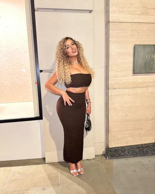 Long skirt, small top