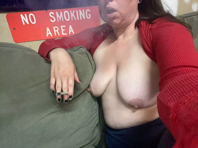 No smoking guys… cmon… (38f)