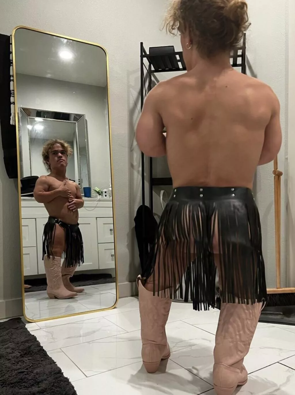 Put a d if you’d watch me take it all off 😈