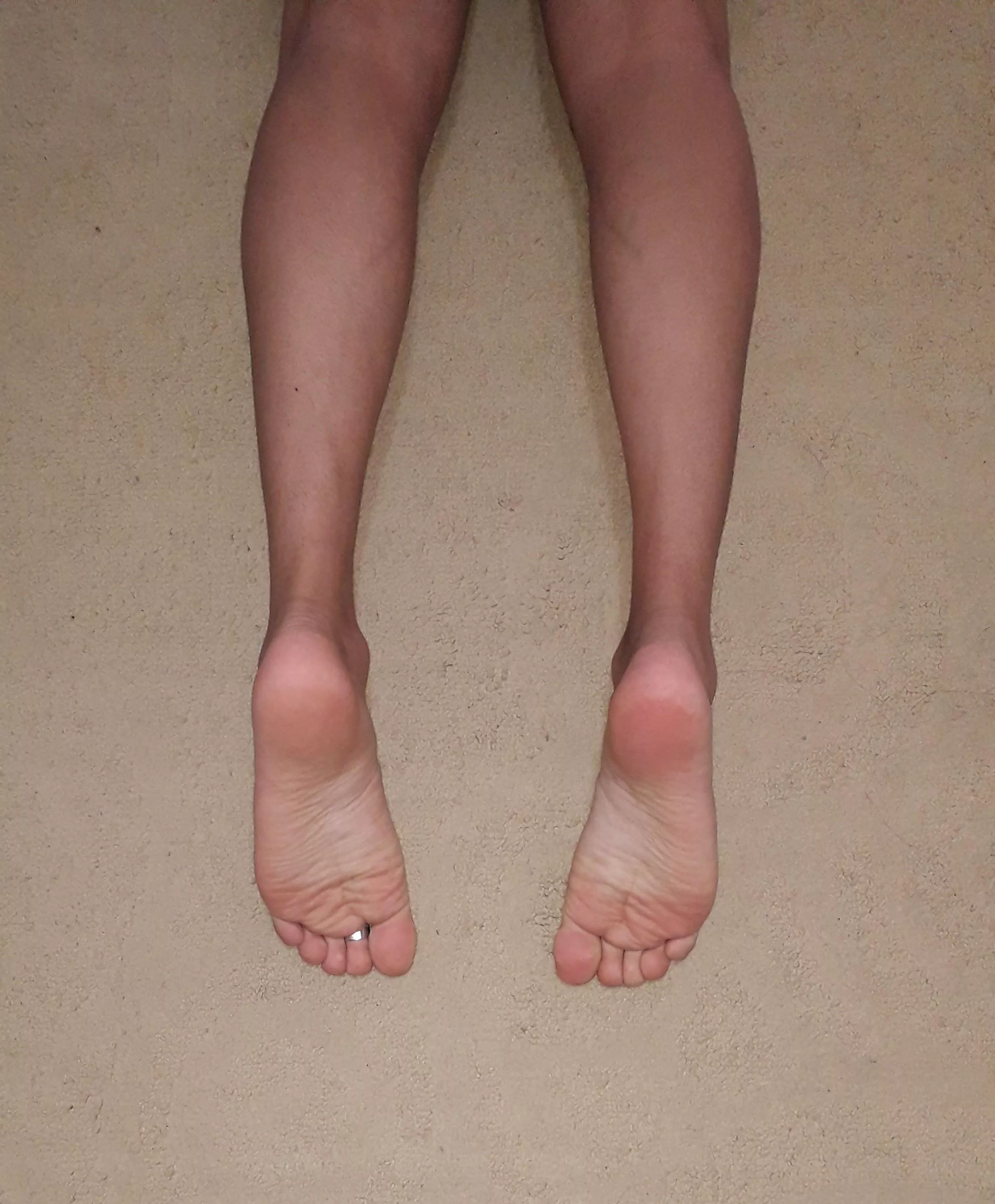 Socks off and ready to have my soles licked…😋