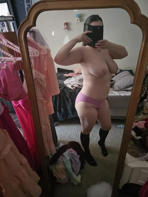 The light hitting my thigh cellulite just right