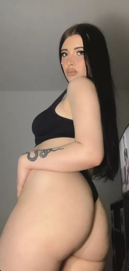 This thick ass totally loves to eat thongs, will you agree?