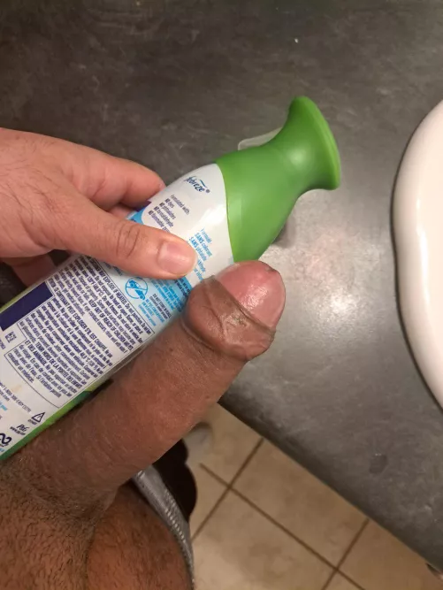 Who wanna suck me while I close my eyes?