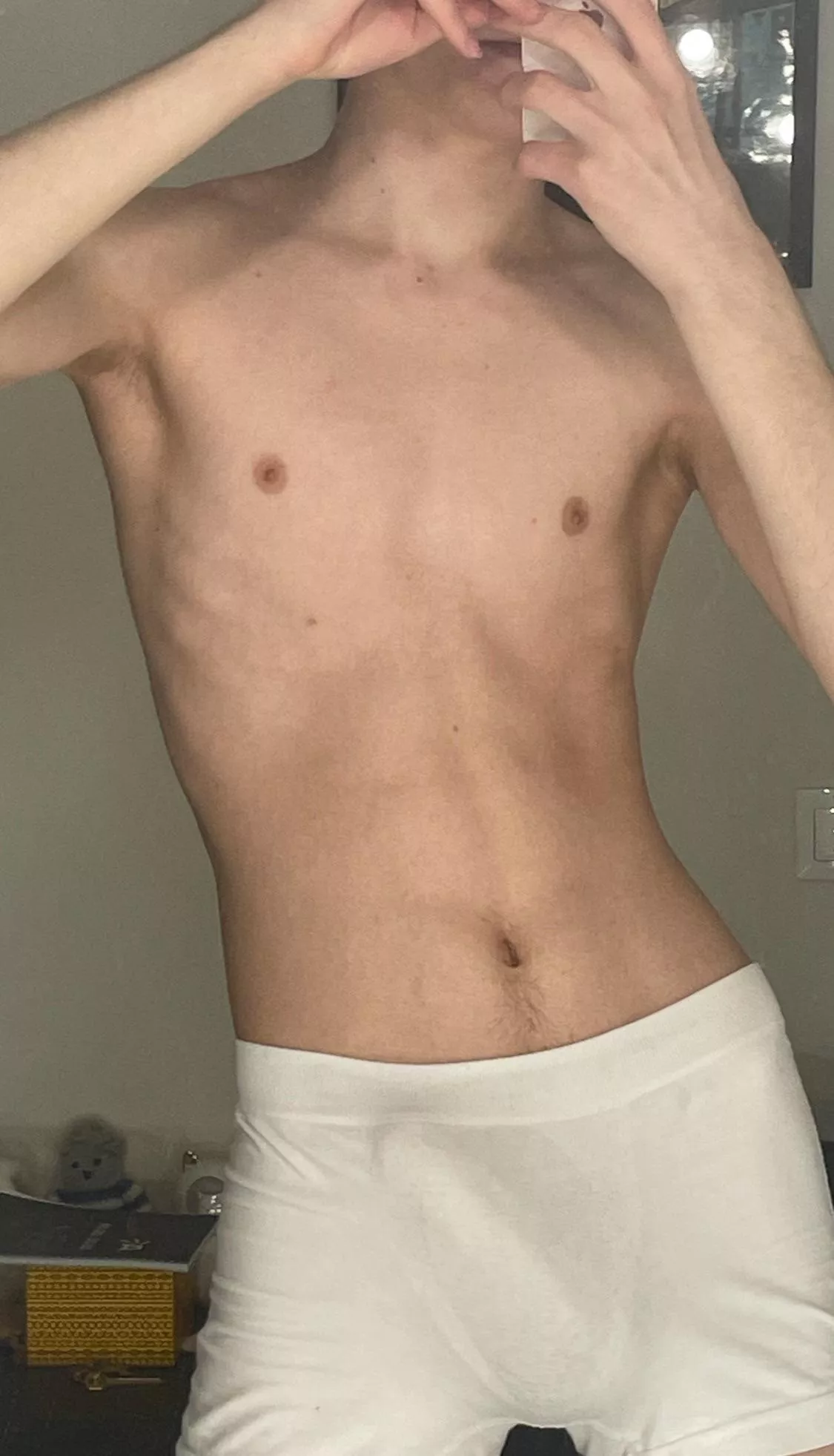 20 russia. into fit/skinny guys who show face. snap in bio
