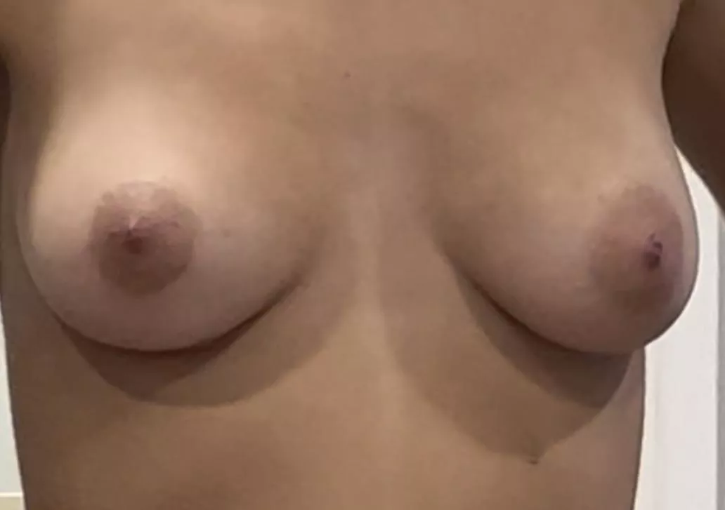 20f 5’5” 100lbs here’s a better pic of em