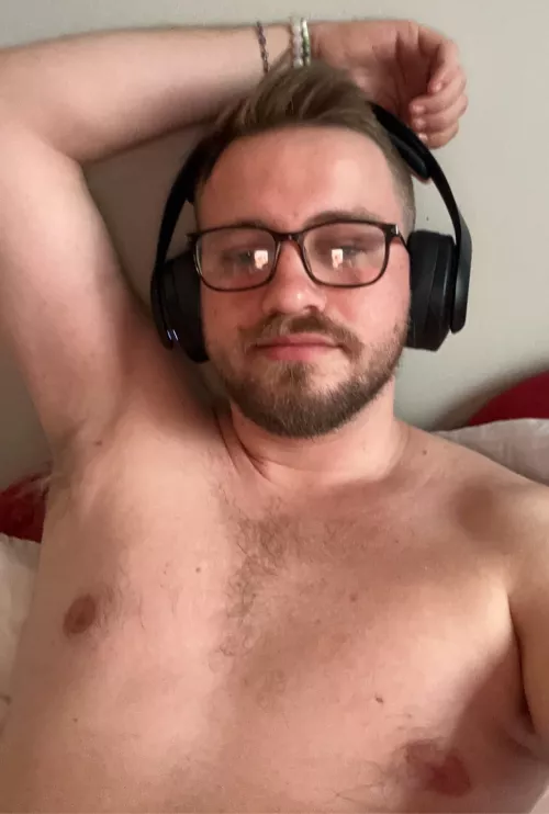 anybody play fortnite?