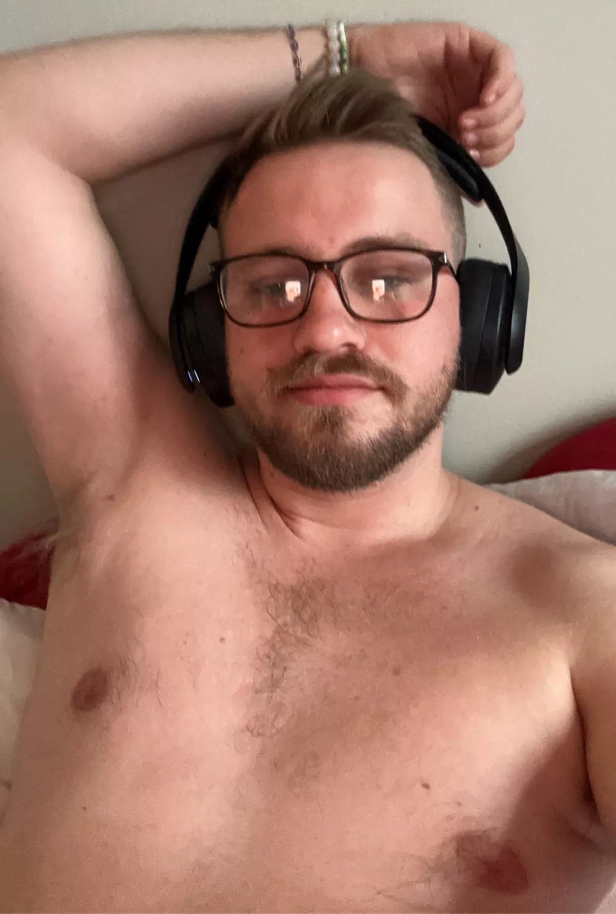 anybody play fortnite?