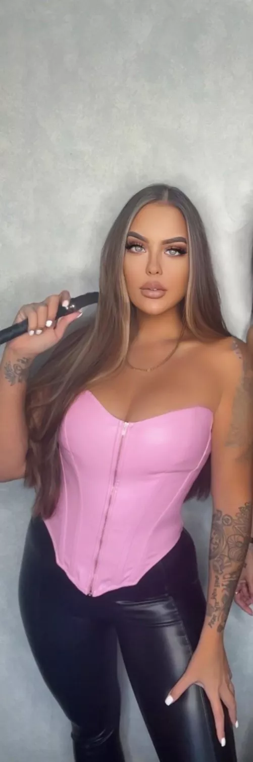 Are corset and whips compatible?