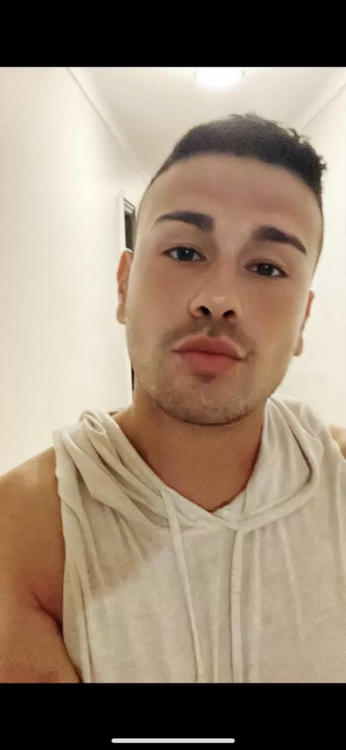 Bottom Latin nyc 30+ , daddies bbc masculine types.