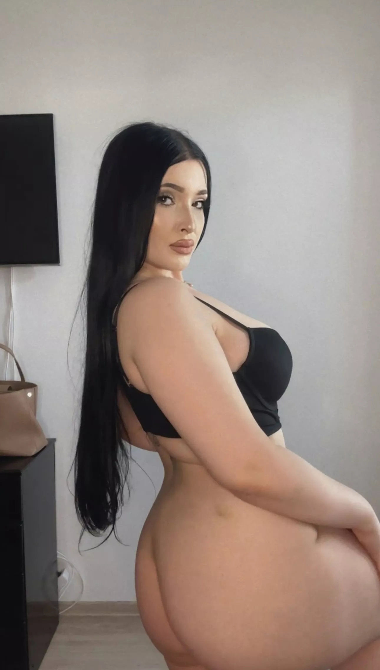 Curious if older dudes like thick thighs and big booty girls?