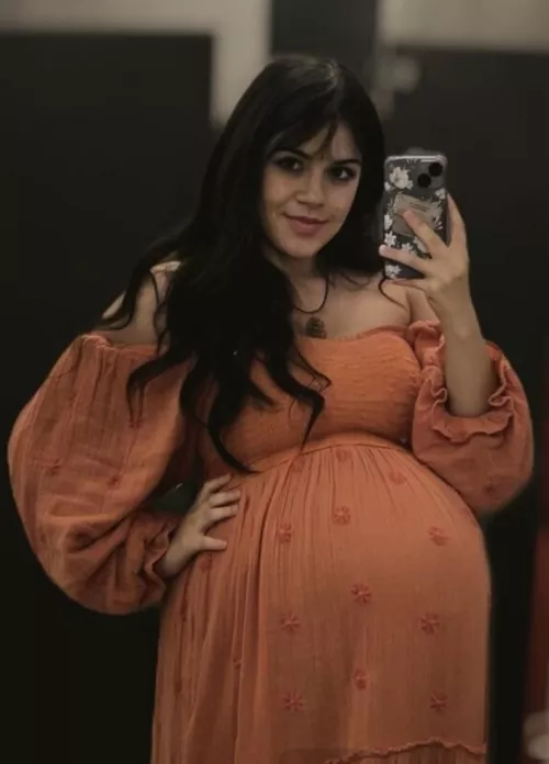 Do I make an attractive preggo?