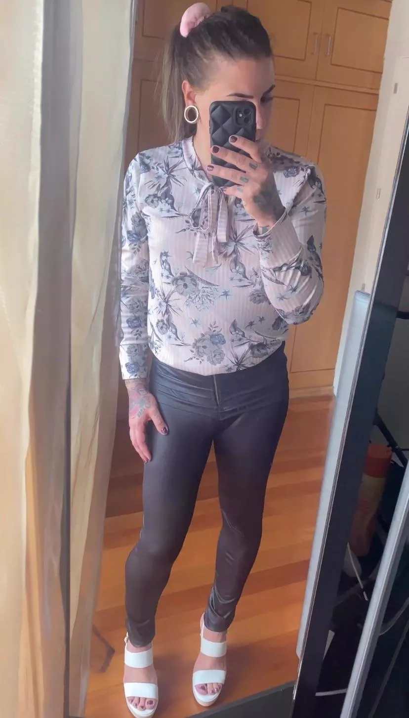 Executive tgirl 🩷