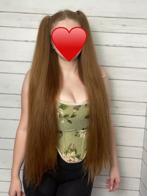 Friday night means I get to wear my hair down 🥰