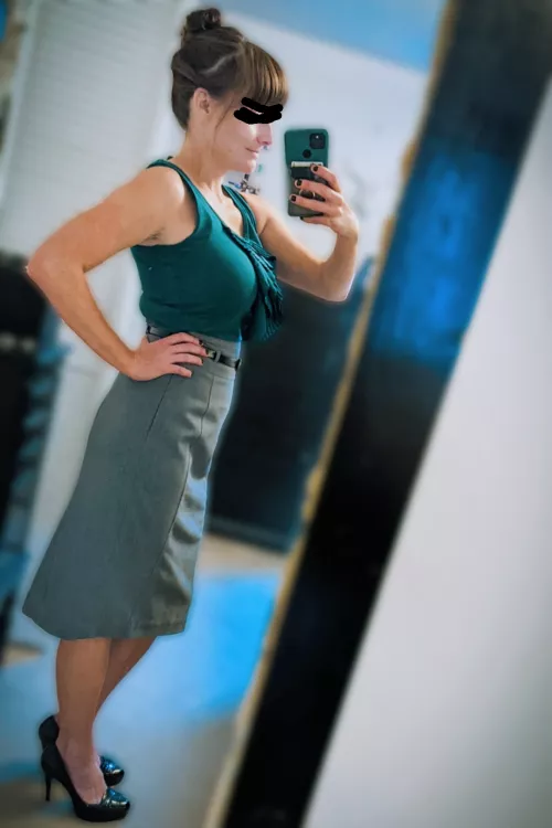 Hard working mommy stopping by to make you hard 💋