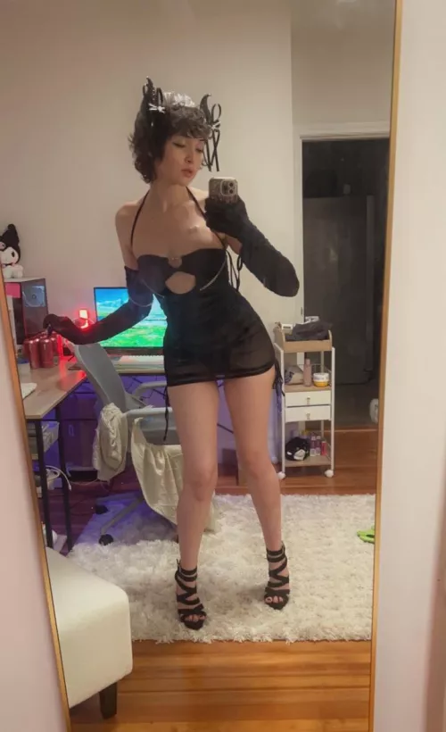 i feel powerful whenever i wear heels because they make me 6’3 🤭