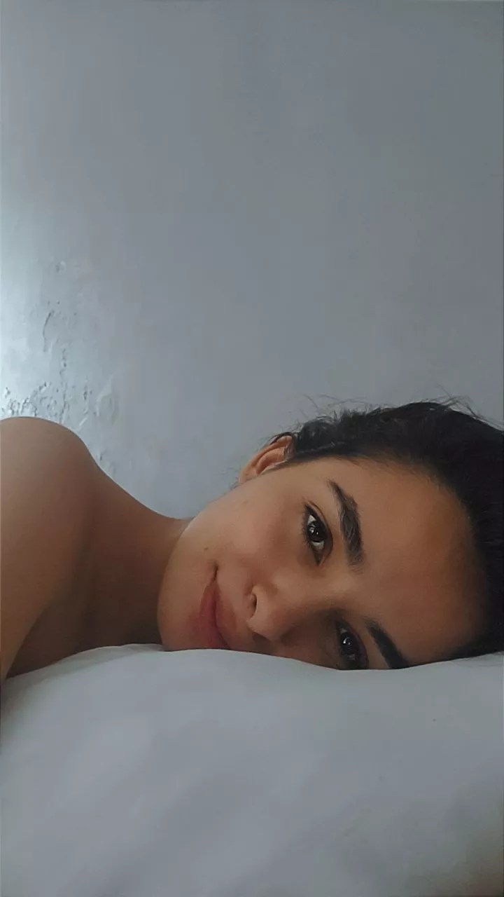 IUTR wake up next to me