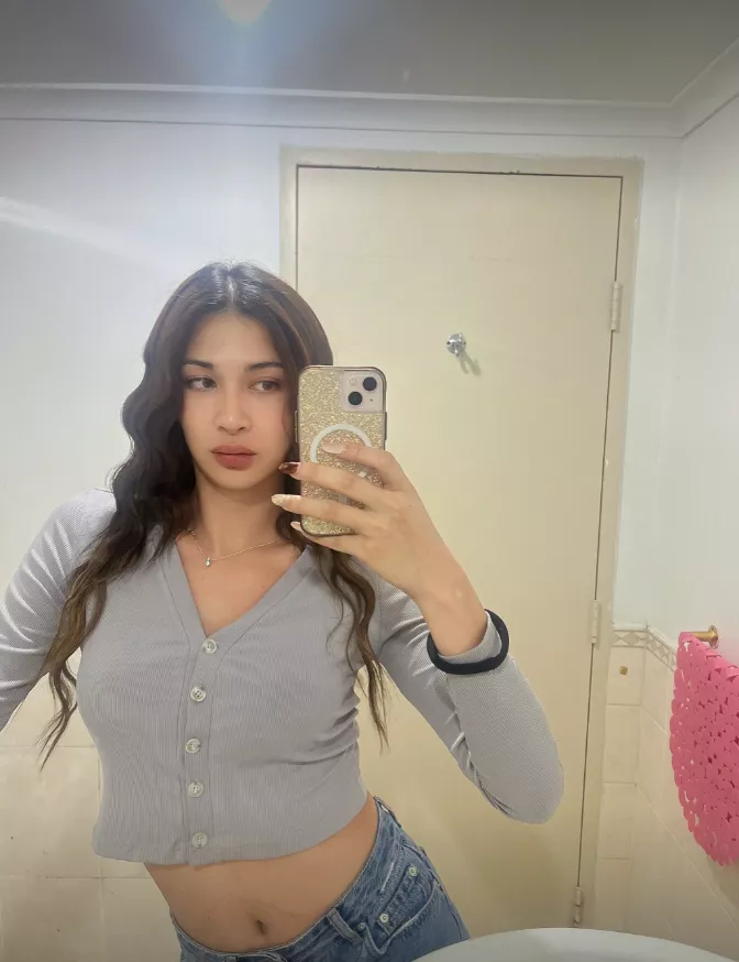 Just a femboy saying hi 😘