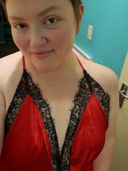 Just your average Saturday evening trying on new lingerie 😌