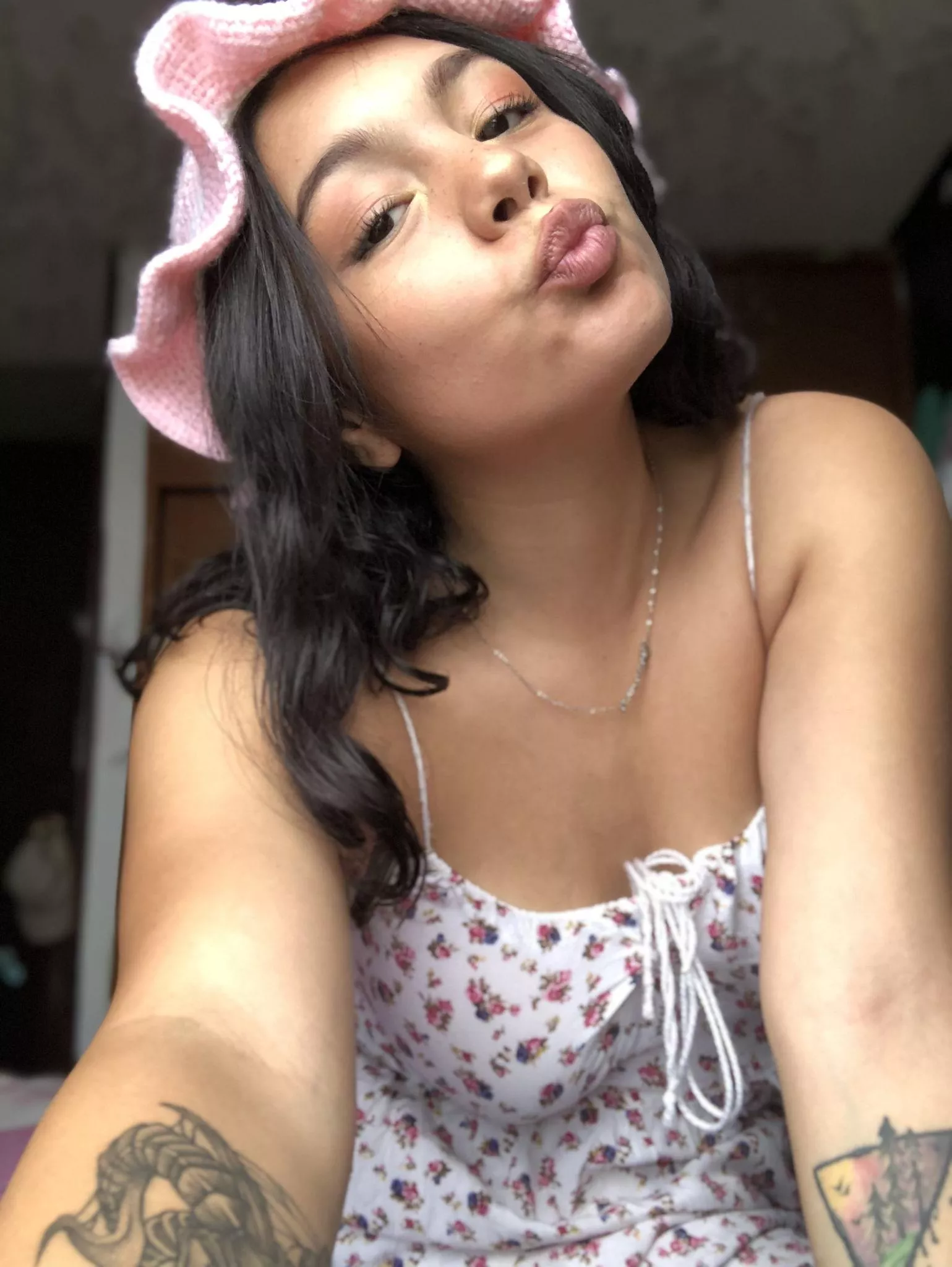 Let me give you an evening kiss 💋