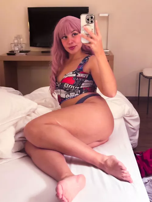 Let me wrap my legs around you 🤭