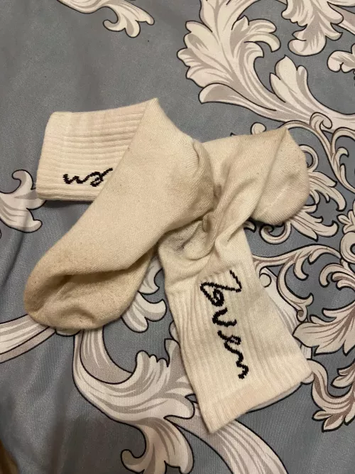 Look at that amazing dirty socks ! Touch or smell ?