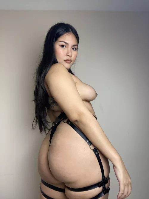 Love to see how many men like my Asian ass