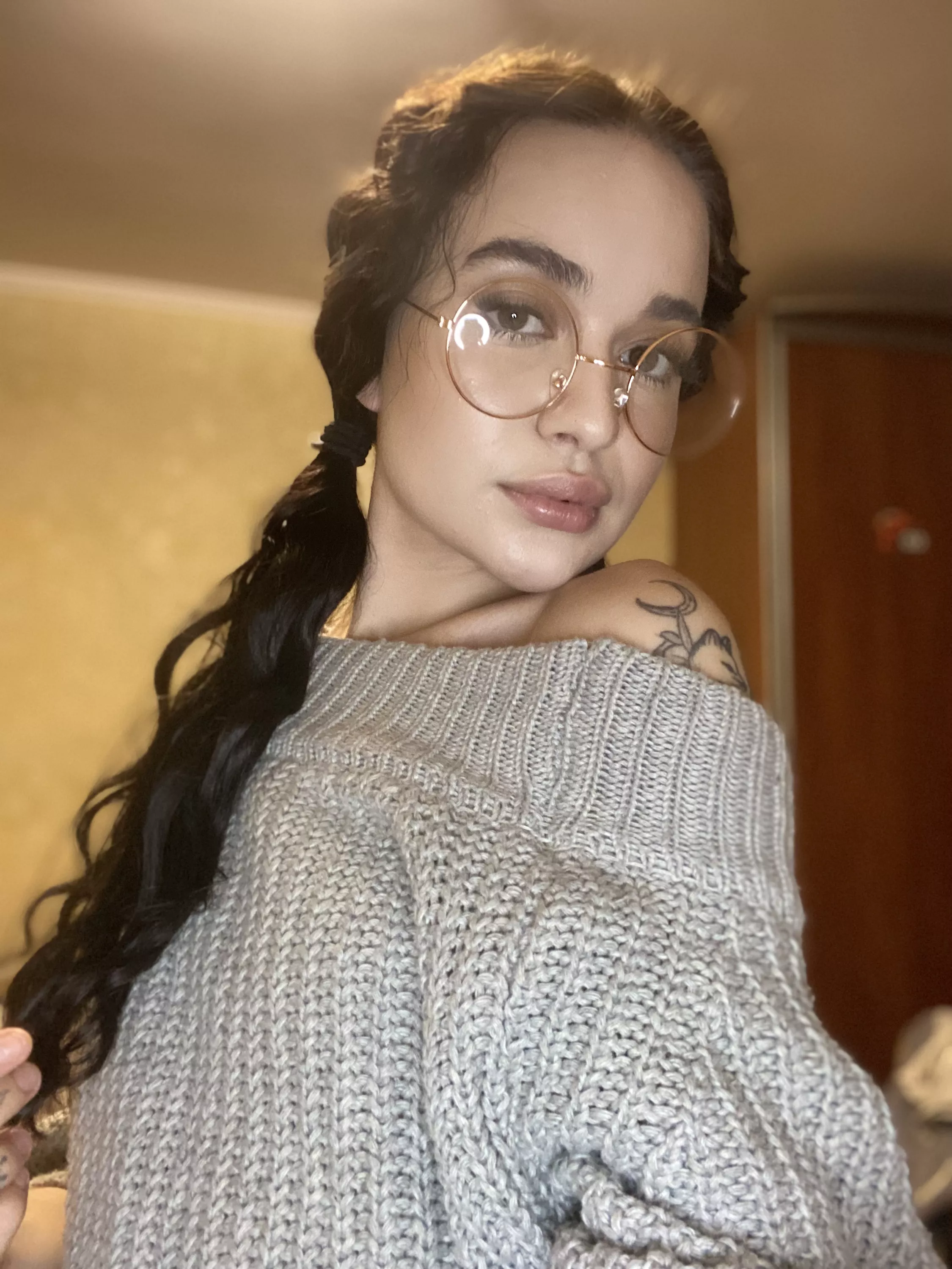 POV: 18 yo student who's willing to give her virginity in exchange for AAA grades, who's up to be my teacher?