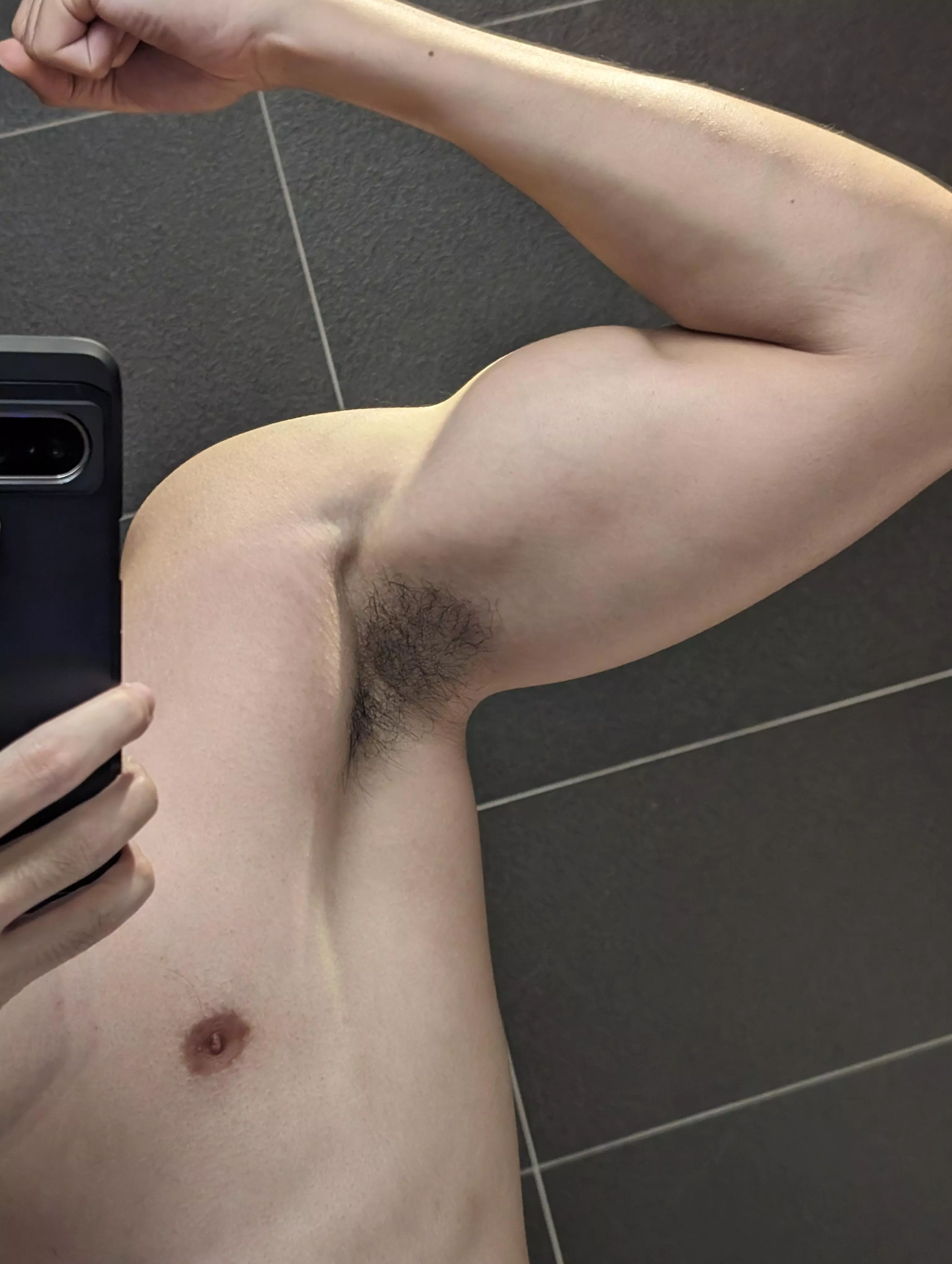 Really want to worship some musky pits and lick them clean now