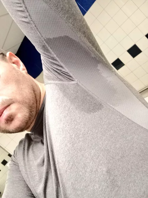 Sweaty gym work out with no deodorant (as usual). Want to smell this shirt? Let's trade! Send me one of yours in exchange 😈 [33, NJ USA]