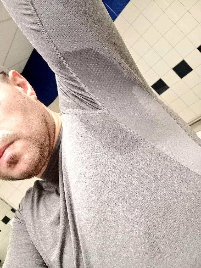 Sweaty gym work out with no deodorant (as usual). Want to smell this shirt? Let's trade! Send me one of yours in exchange 😈 [33, NJ USA]