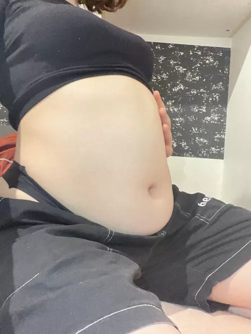 That belly is wanting to be feed more 🤤😍