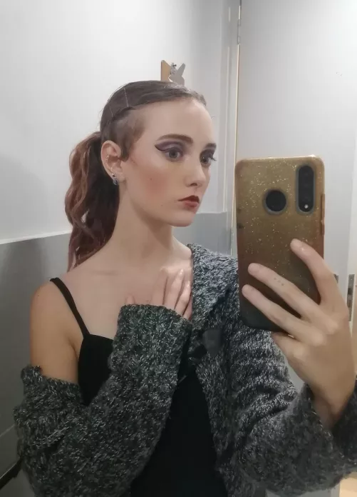 The mirror is, for me, a call for a quick selfie to capture a moment of the day F18