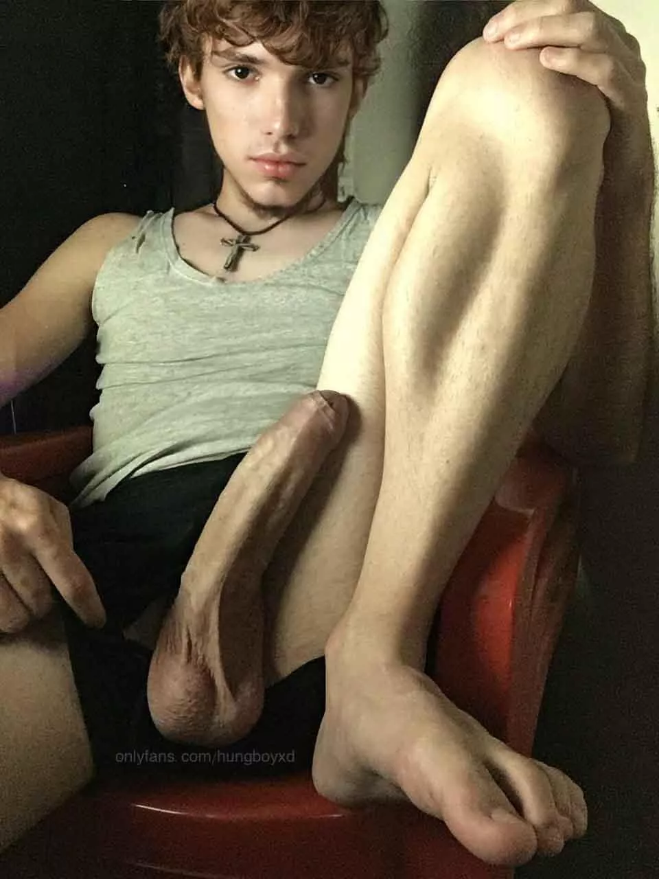 ugh! just got horny by sensing my own smell😍👅. whats your favorite part to lick? age