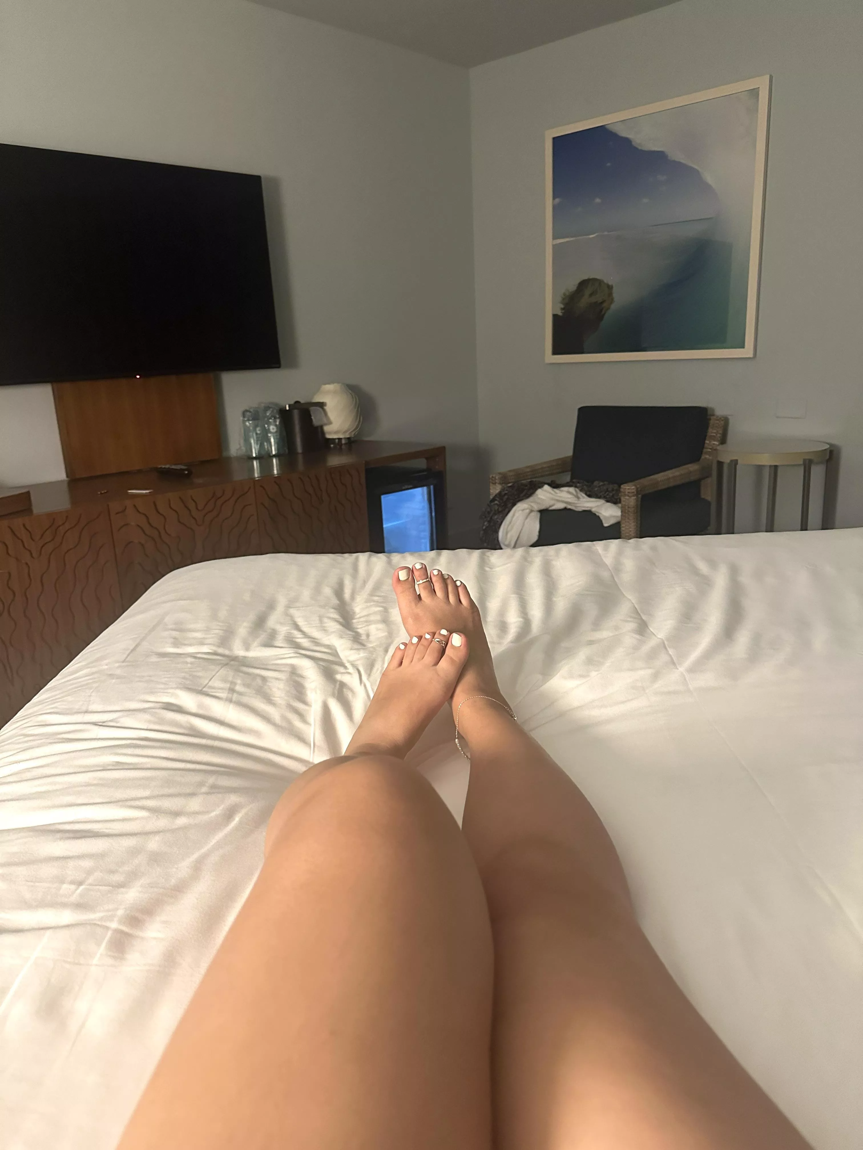 What do you think of my vacation feet? 🤍 OC