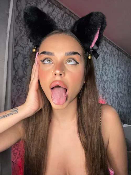 Who wants to leave creampie on me?